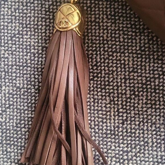 Authentic Chanel VTG CrossBody Tassel Brown Lambskin Camera Bag Purse RARE GHW - Picture 4 of 14